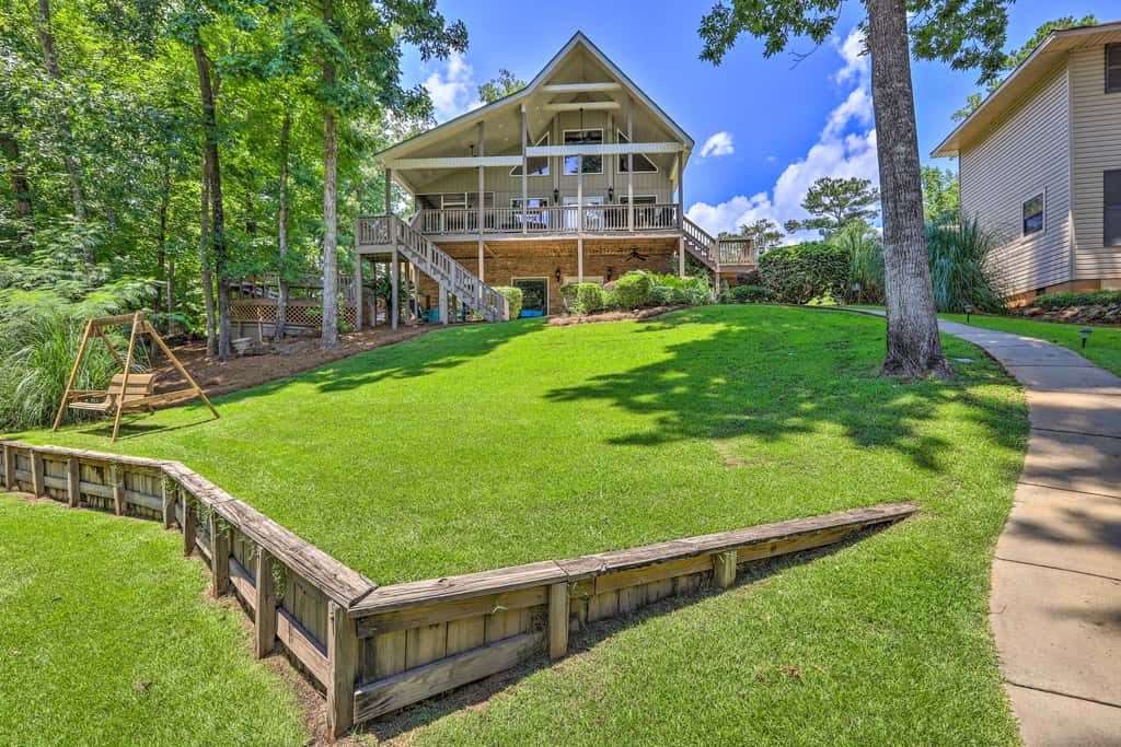 Waterfront Eatonton Escape w/ Private Hot Tub!