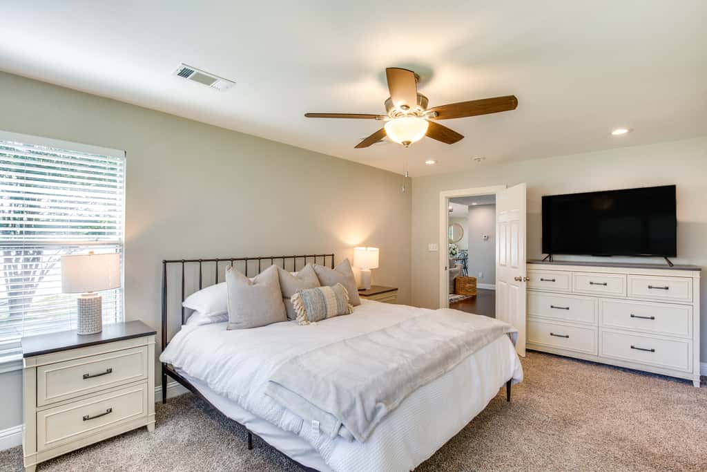 Yard, Deck & Fire Pit: Cedar Creek Reservoir Gem