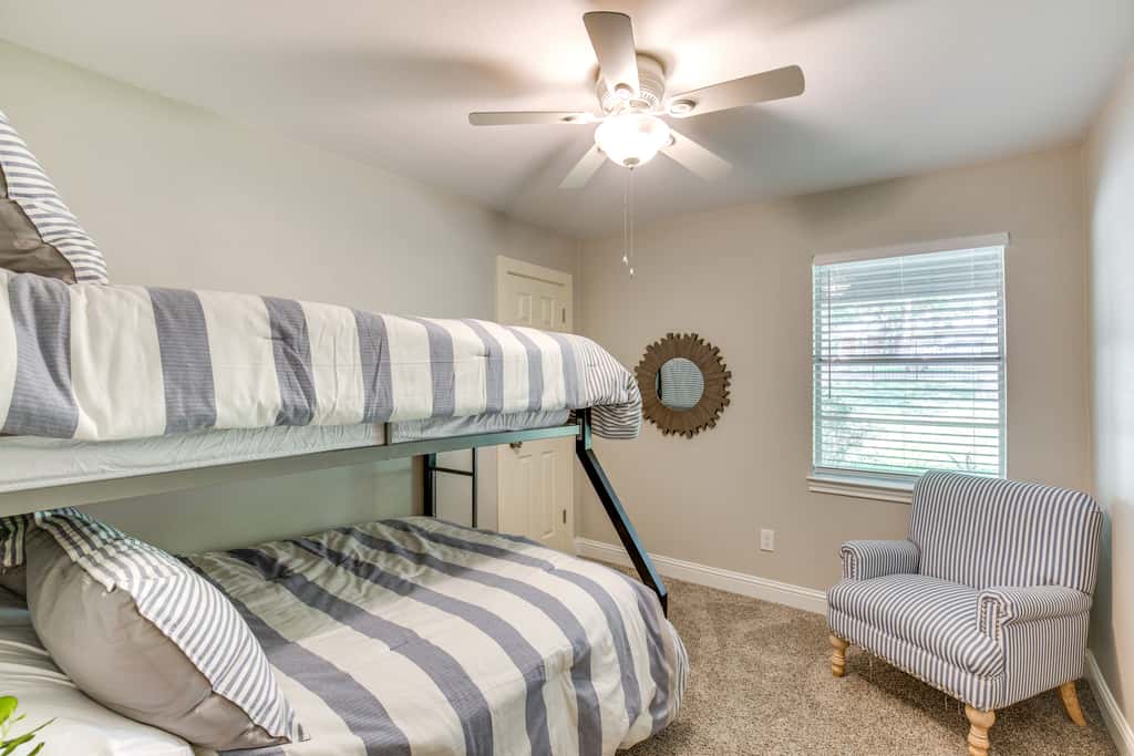 Yard, Deck & Fire Pit: Cedar Creek Reservoir Gem