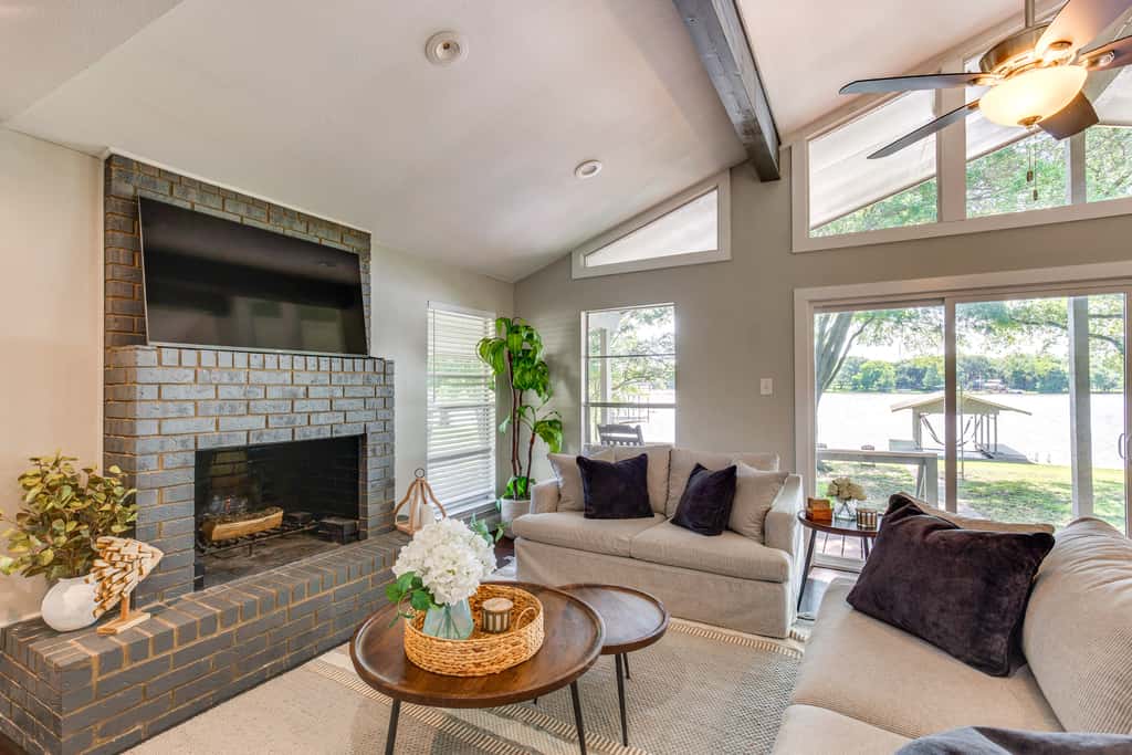 Yard, Deck & Fire Pit: Cedar Creek Reservoir Gem