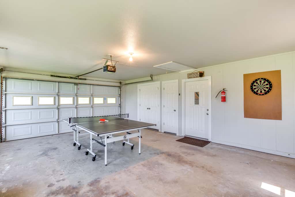 Yard, Deck & Fire Pit: Cedar Creek Reservoir Gem