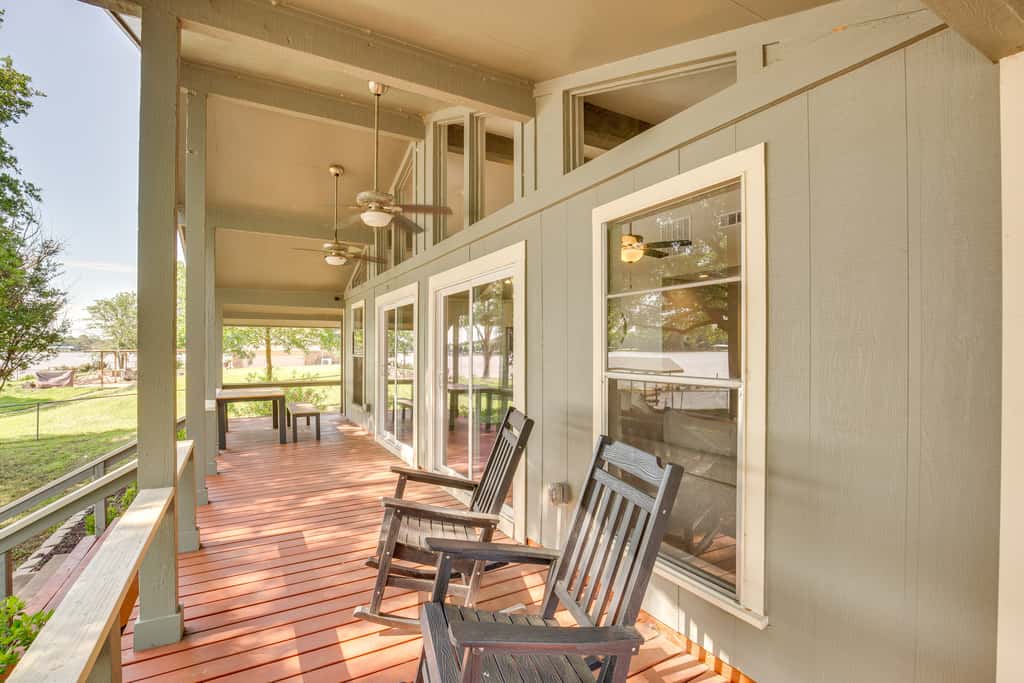 Yard, Deck & Fire Pit: Cedar Creek Reservoir Gem