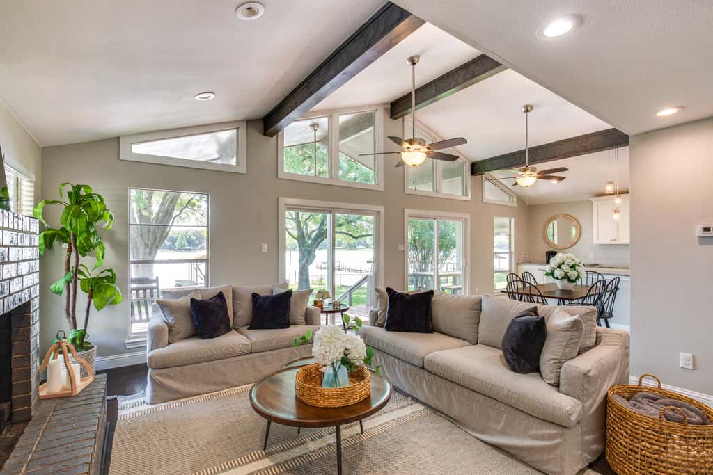 Yard, Deck & Fire Pit: Cedar Creek Reservoir Gem