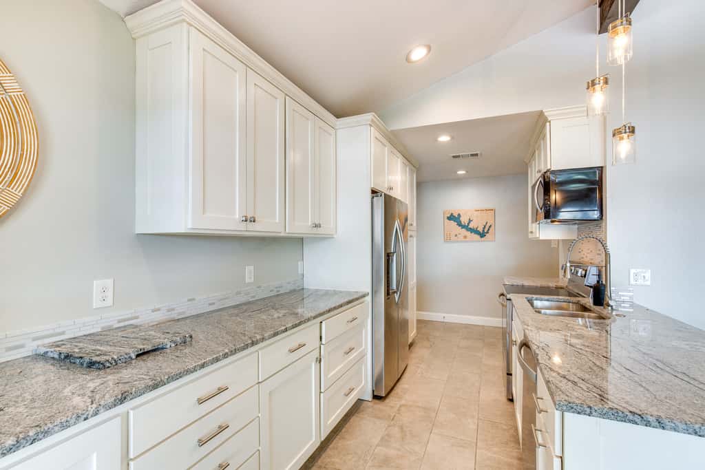 Yard, Deck & Fire Pit: Cedar Creek Reservoir Gem