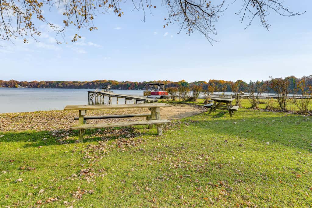 Osterhout Lake Retreat w/ Beach Access & Fire Pit