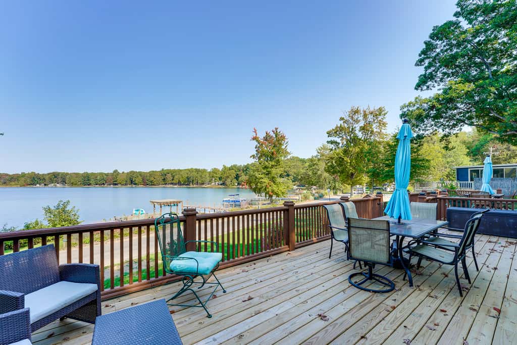 13 Mi to South Haven: Lakefront Retreat w/ Dock!