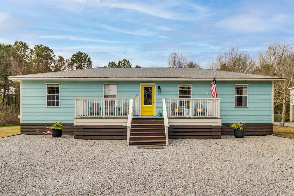 'Sea La Vie' Coastal Getaway Steps from the Beach