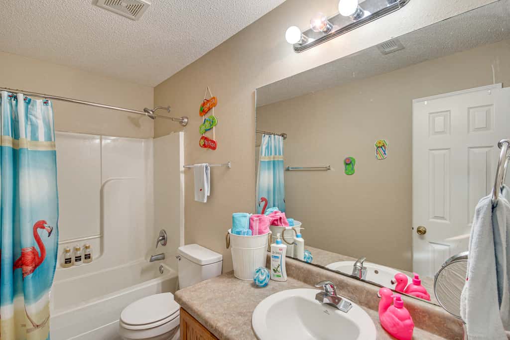 'Sea La Vie' Coastal Getaway Steps from the Beach