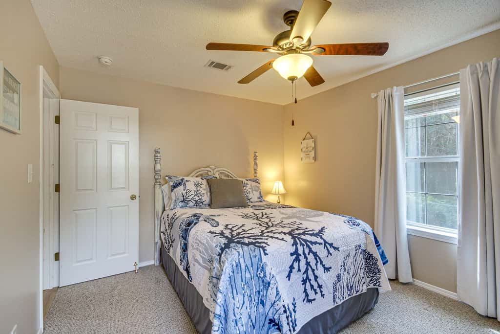 'Sea La Vie' Coastal Getaway Steps from the Beach