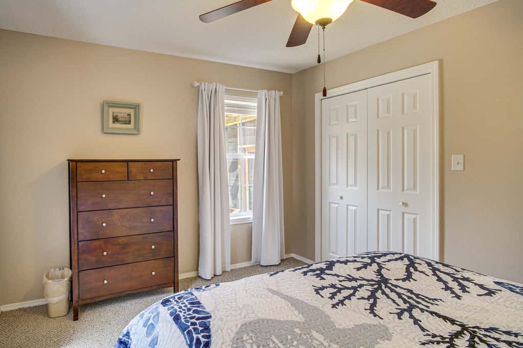 'Sea La Vie' Coastal Getaway Steps from the Beach