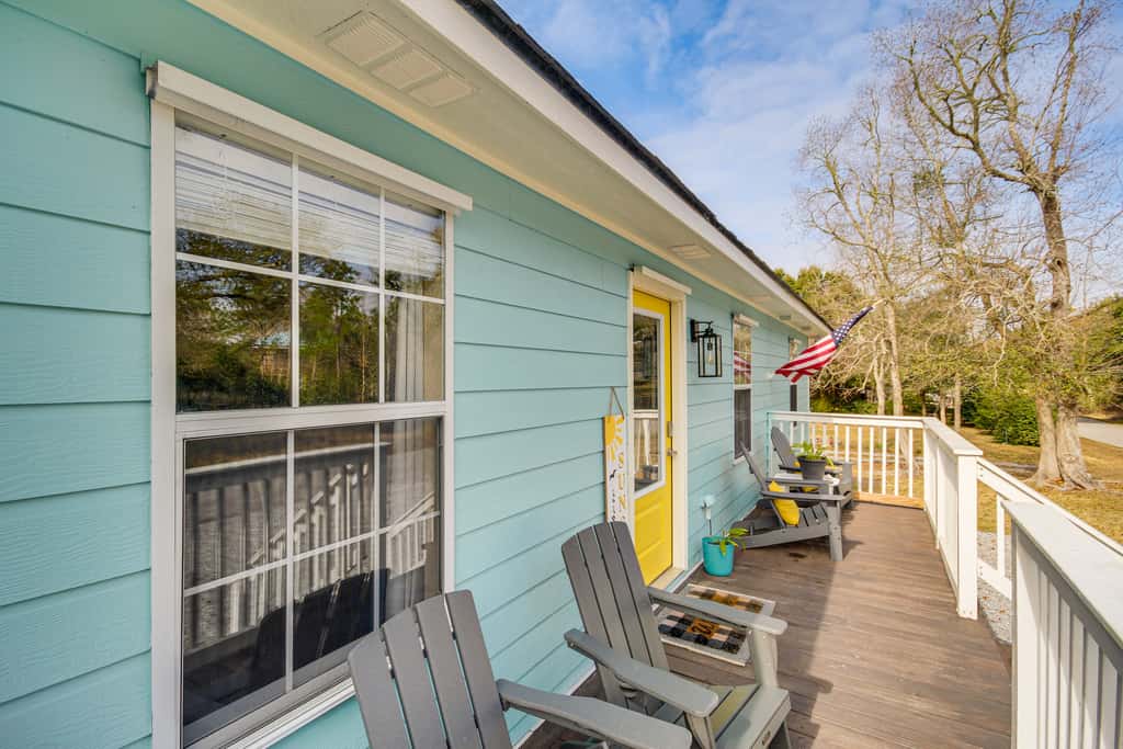 'Sea La Vie' Coastal Getaway Steps from the Beach