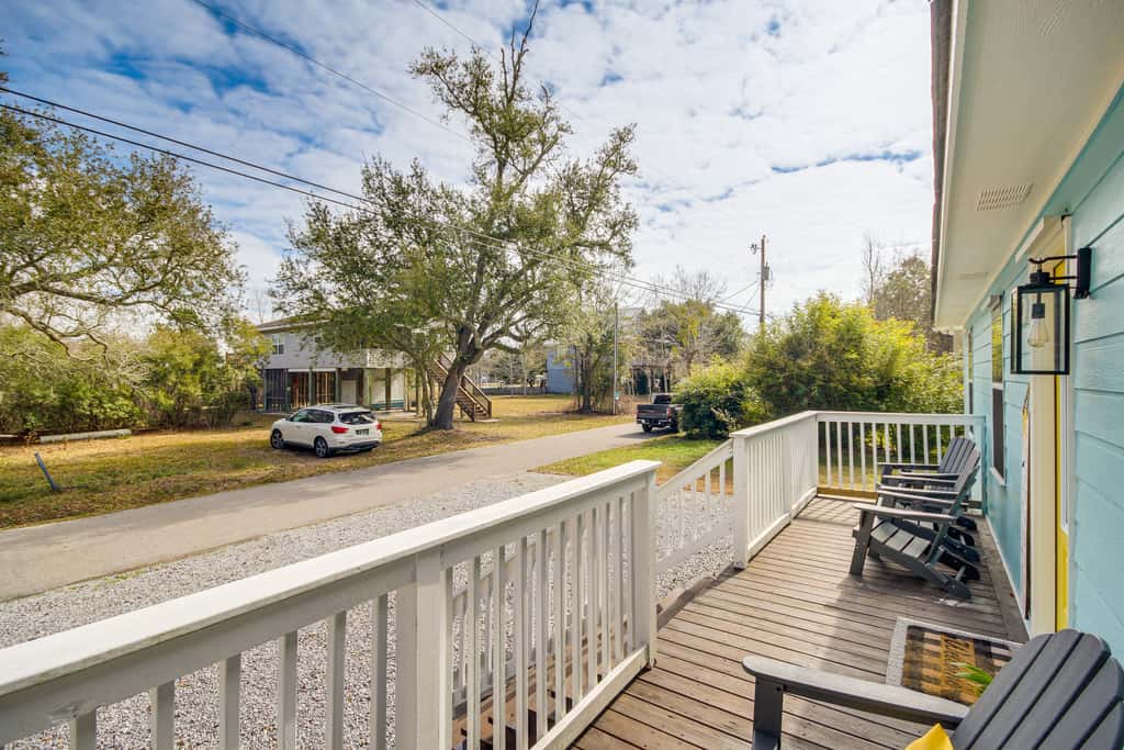 'Sea La Vie' Coastal Getaway Steps from the Beach