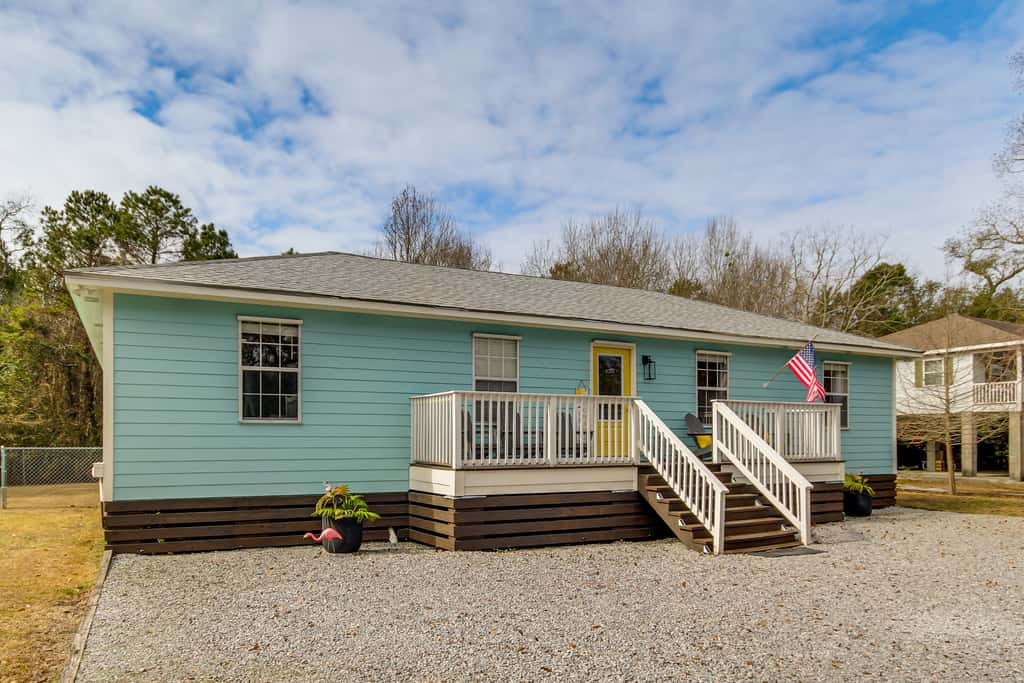 'Sea La Vie' Coastal Getaway Steps from the Beach