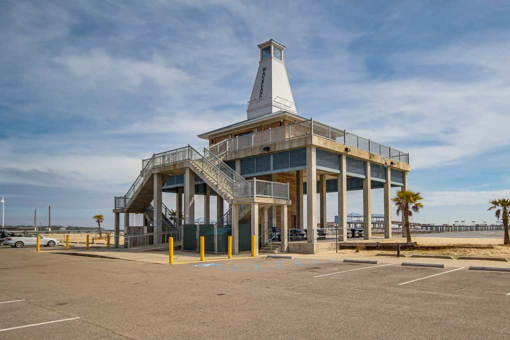 'Sea La Vie' Coastal Getaway Steps from the Beach