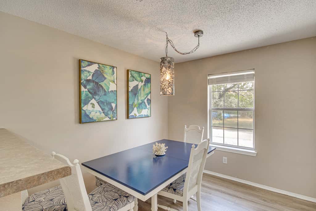 'Sea La Vie' Coastal Getaway Steps from the Beach
