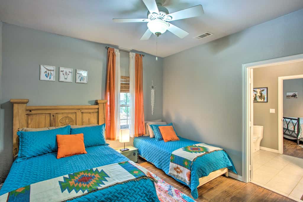 Poolside Fun! Private Lakefront Little Elm Escape