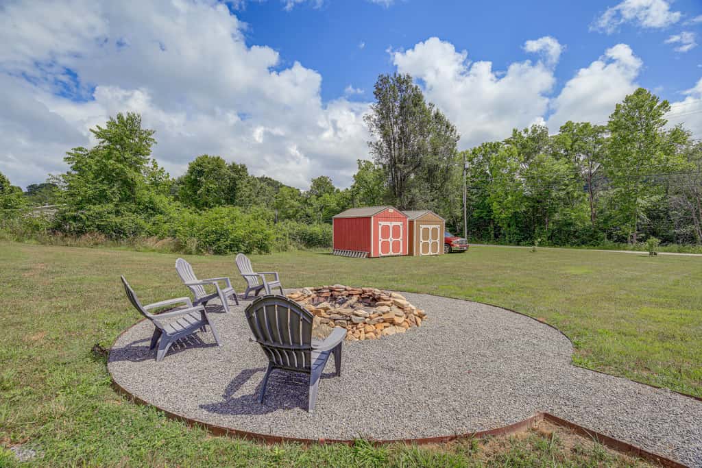 Peaceful Bluff City Retreat w/ Fire Pit & Grill