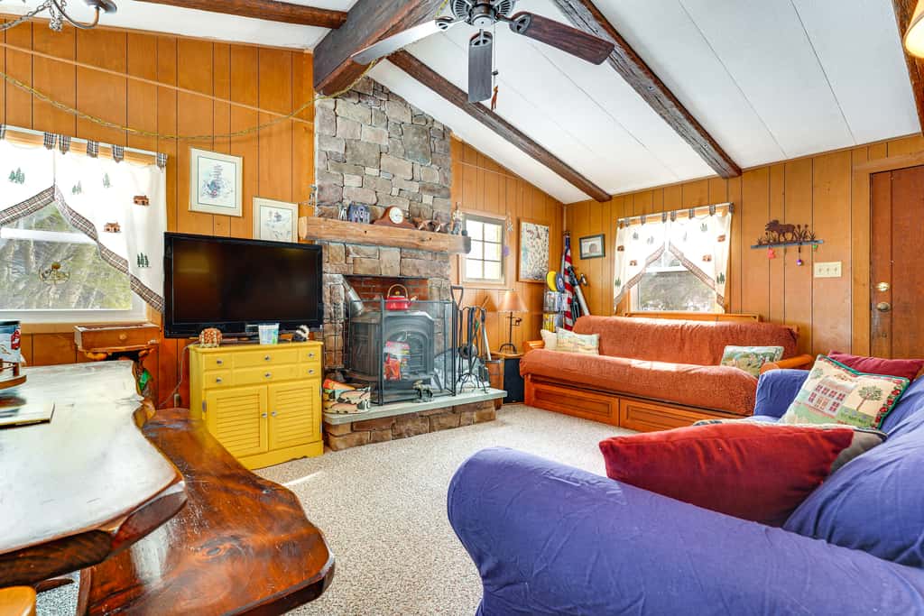 Hike, Ski & Unwind: Cabin w/ Deck in Chester!