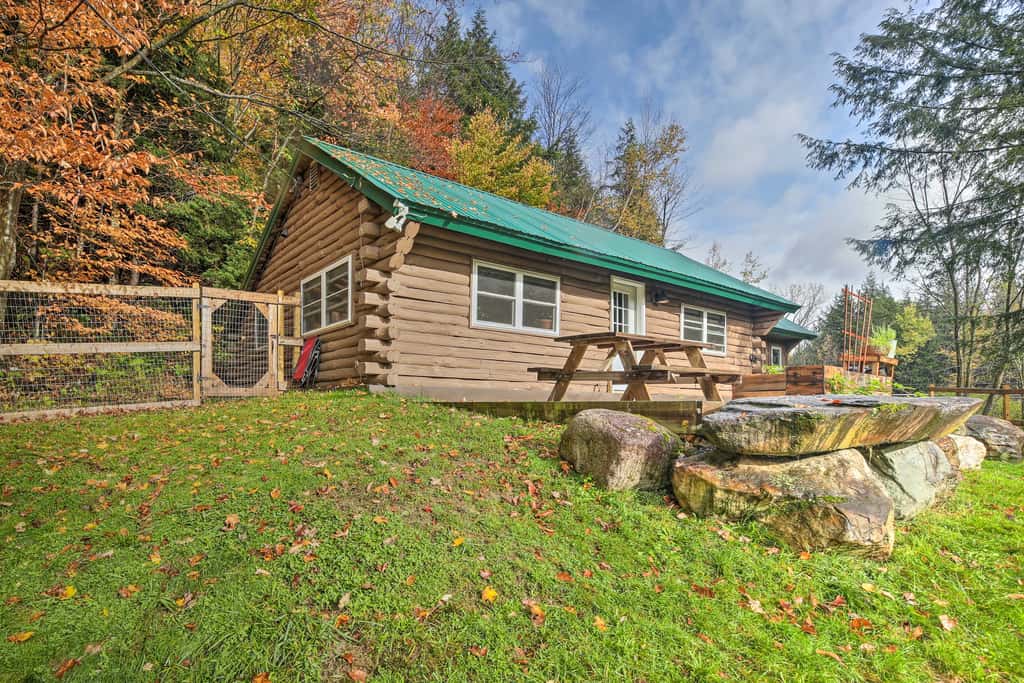 Cambridge Cabin < 2 Mi to Smugglers' Notch!