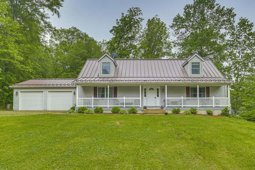 2 Mi to Woodbury Wildlife Area: Cozy Farmhouse!
