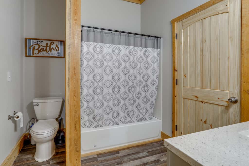 Greers Ferry Lake Access & Deck: Group Getaway!