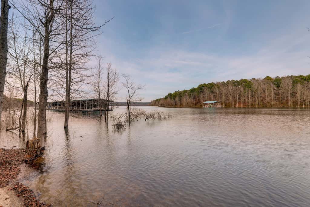 Greers Ferry Lake Access & Deck: Group Getaway!