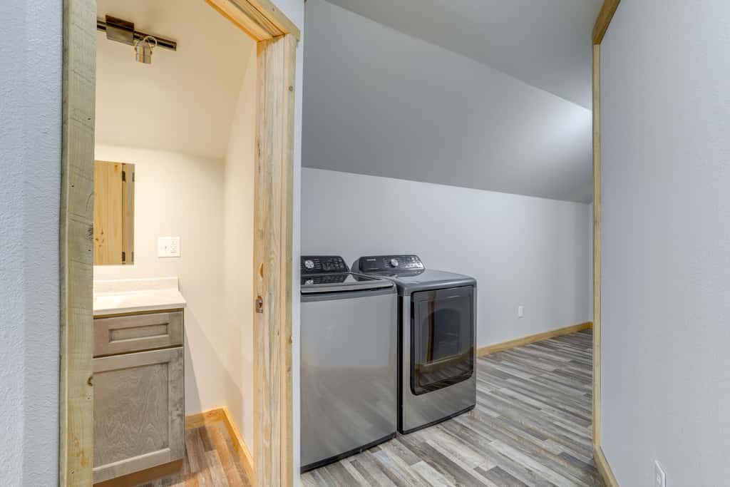 Greers Ferry Lake Access & Deck: Group Getaway!