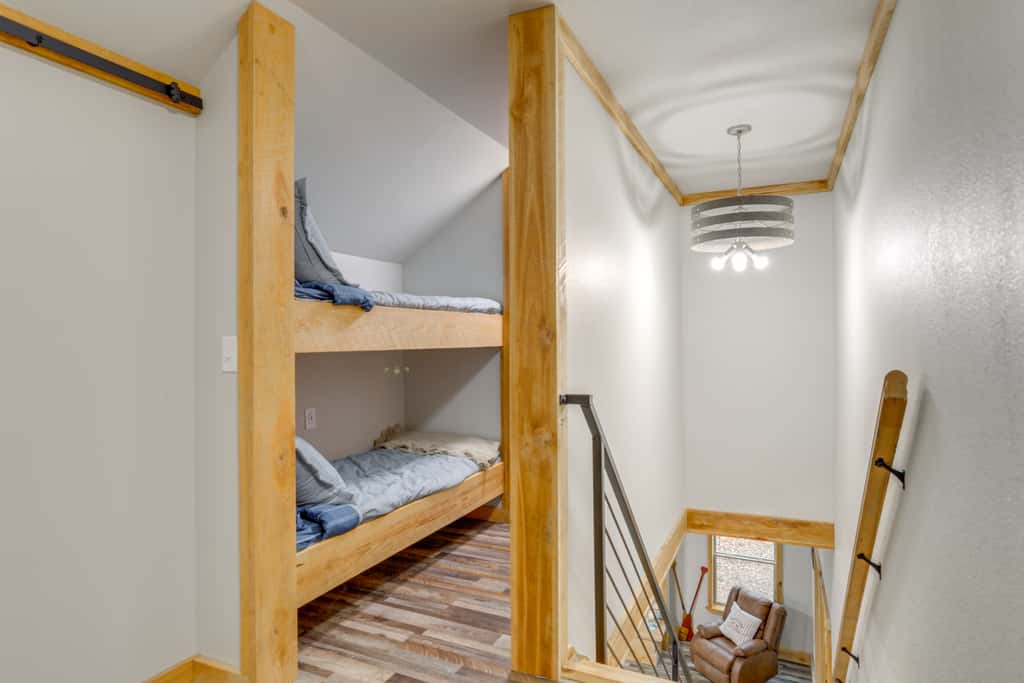 Greers Ferry Lake Access & Deck: Group Getaway!