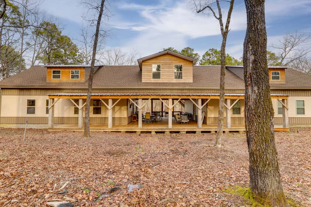 Greers Ferry Lake Access & Deck: Group Getaway!