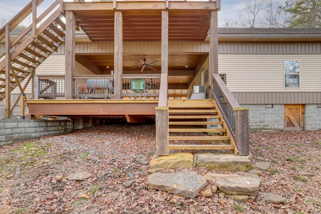 Greers Ferry Lake Access & Deck: Group Getaway!