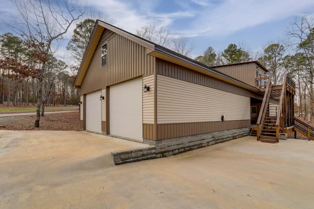 Greers Ferry Lake Access & Deck: Group Getaway!