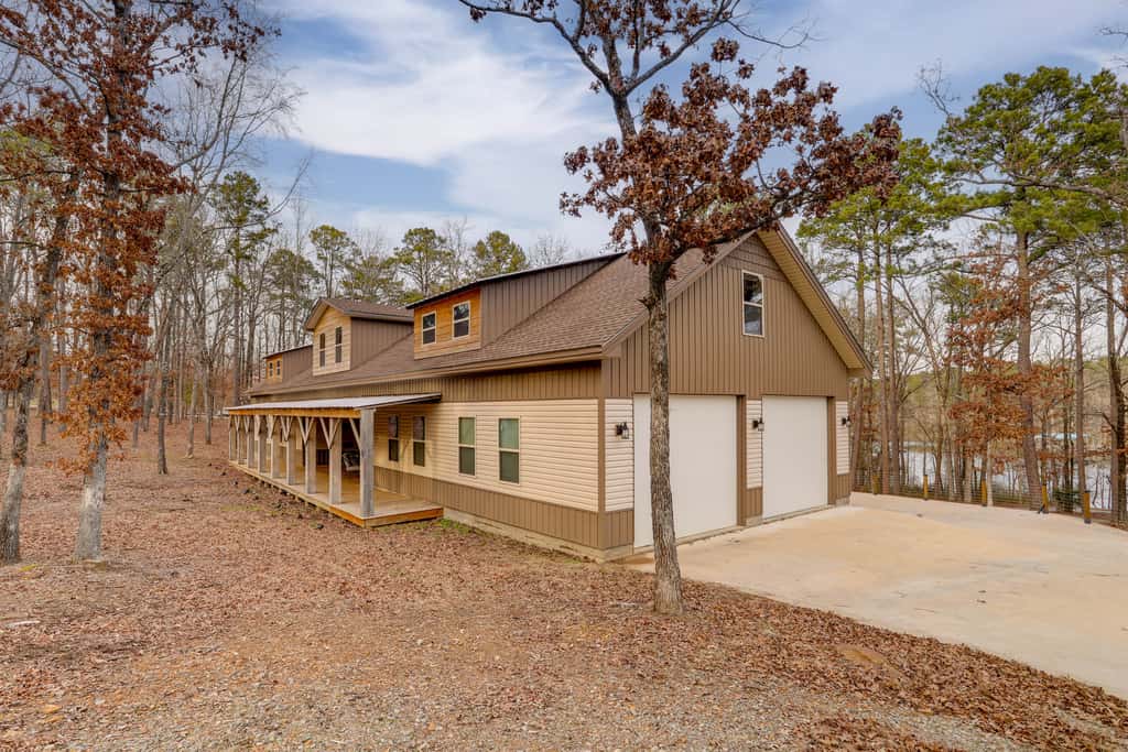 Greers Ferry Lake Access & Deck: Group Getaway!