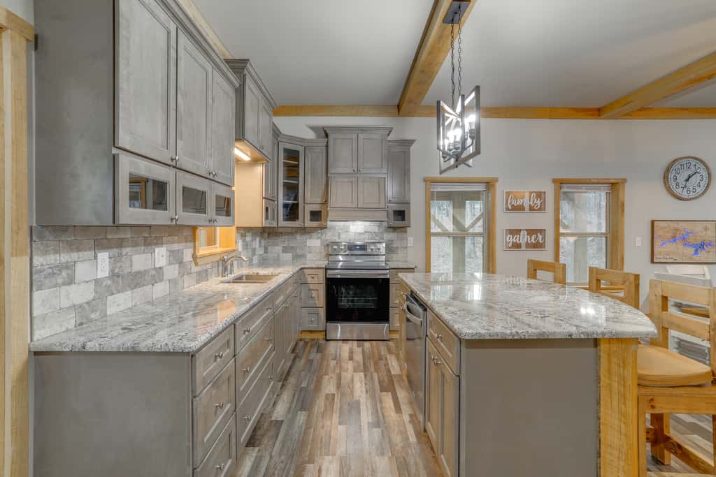 Greers Ferry Lake Access & Deck: Group Getaway!