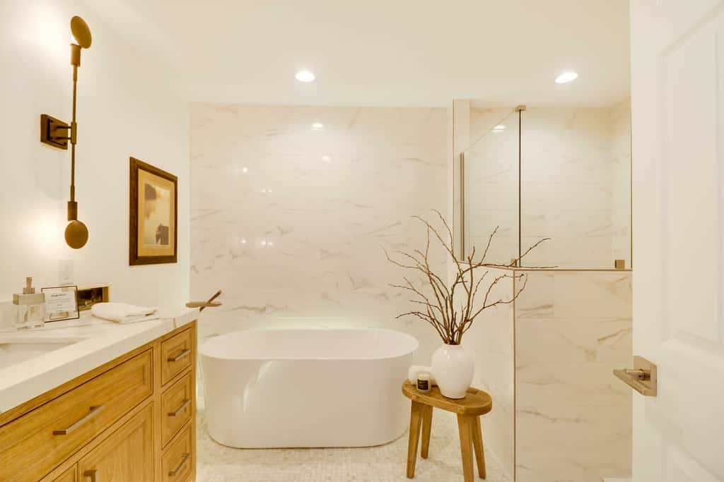 Beautiful Bigfork Condo w/ Hot Tub Access!