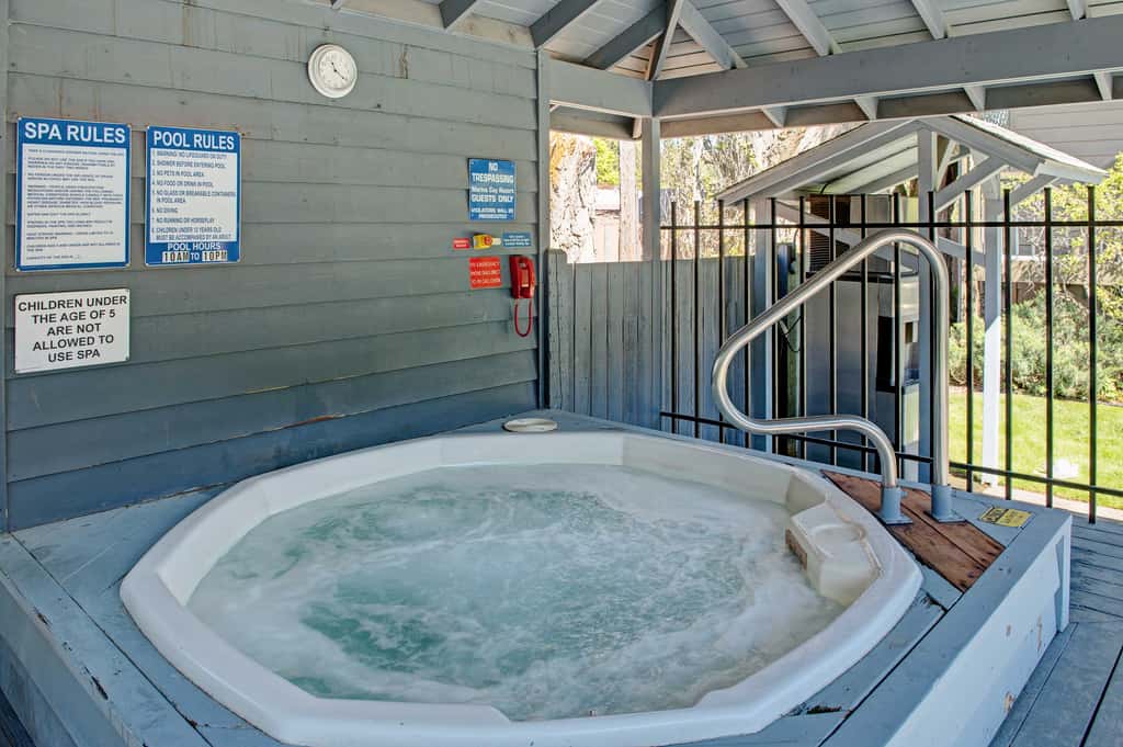 Beautiful Bigfork Condo w/ Hot Tub Access!