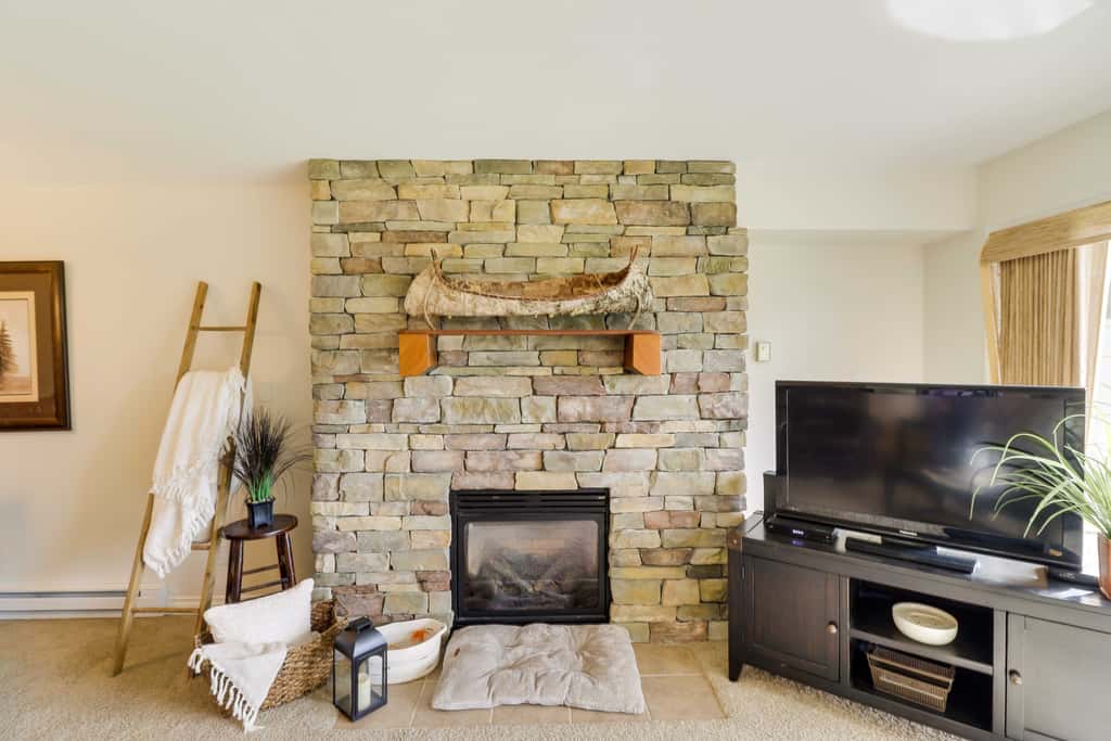 Beautiful Bigfork Condo w/ Hot Tub Access!