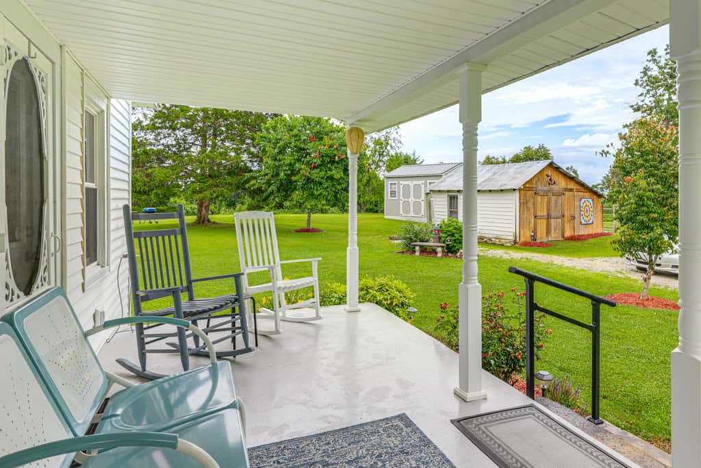 'Grandma's Farm House' on 125 Acres w/ Fire Pit!