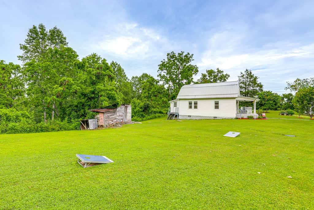 'Grandma's Farm House' on 125 Acres w/ Fire Pit!