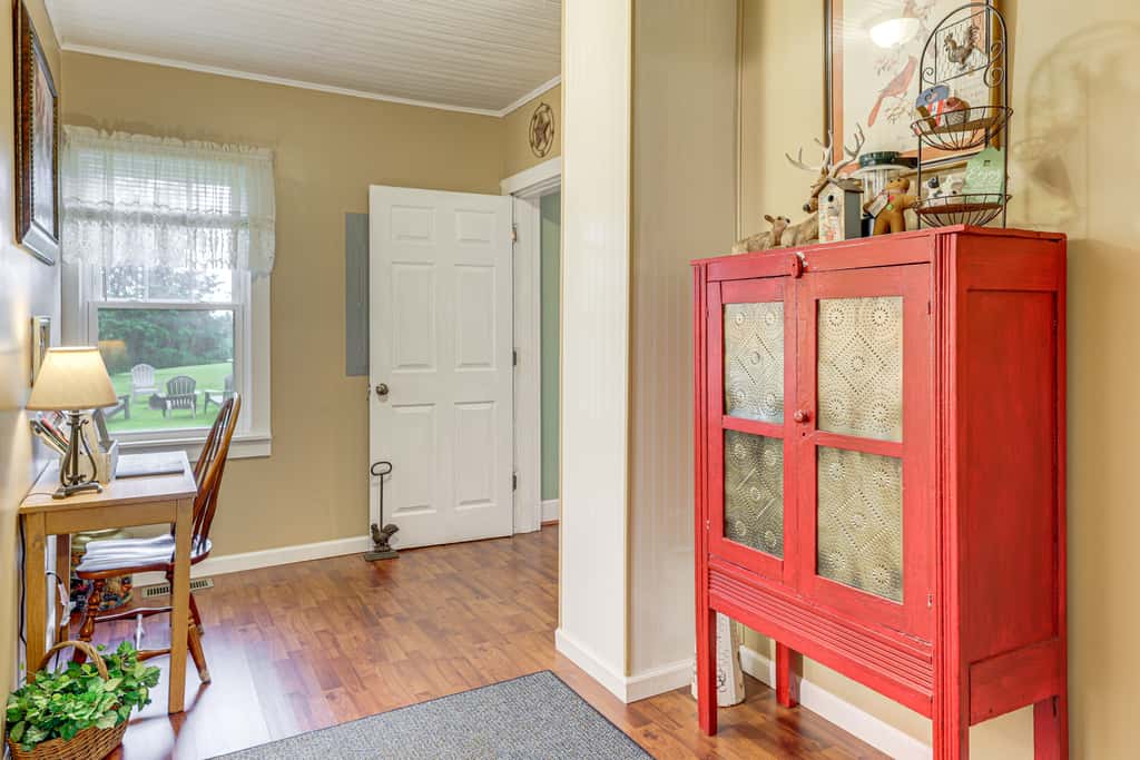 'Grandma's Farm House' on 125 Acres w/ Fire Pit!