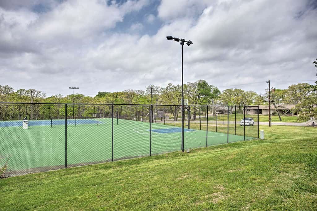 Resort Condo in Pottsboro w/ Lake Texoma Access!