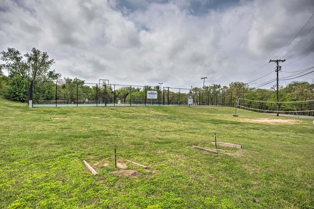 Resort Condo in Pottsboro w/ Lake Texoma Access!