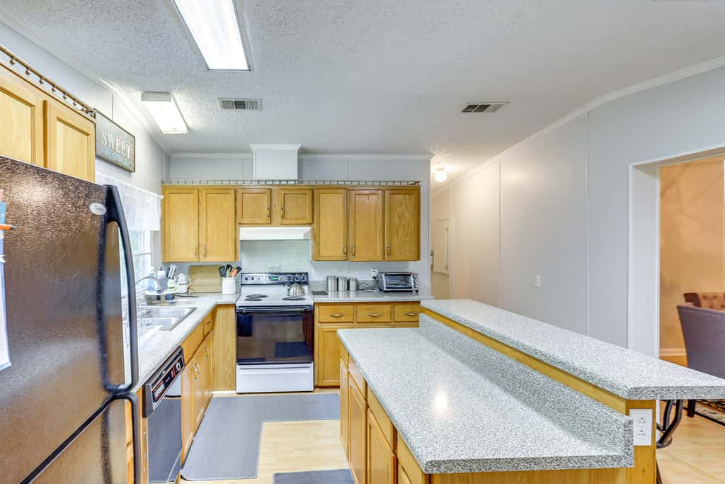 Pet-Friendly Sparta Retreat: Porches & Fire Pit!
