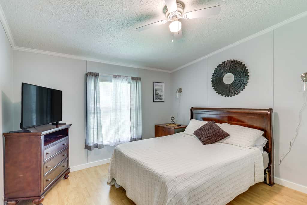 Pet-Friendly Sparta Retreat: Porches & Fire Pit!