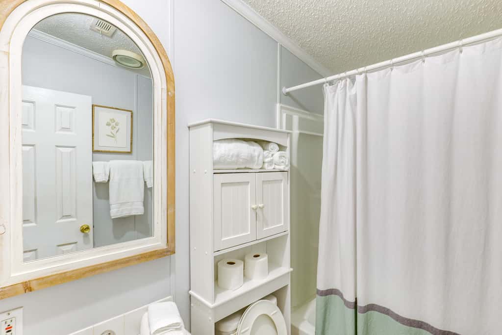 Pet-Friendly Sparta Retreat: Porches & Fire Pit!