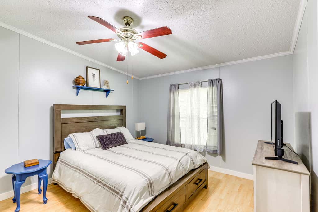 Pet-Friendly Sparta Retreat: Porches & Fire Pit!