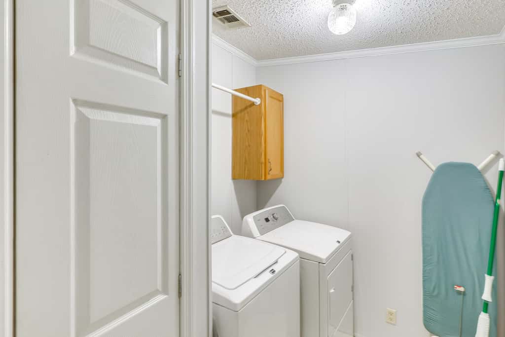 Pet-Friendly Sparta Retreat: Porches & Fire Pit!