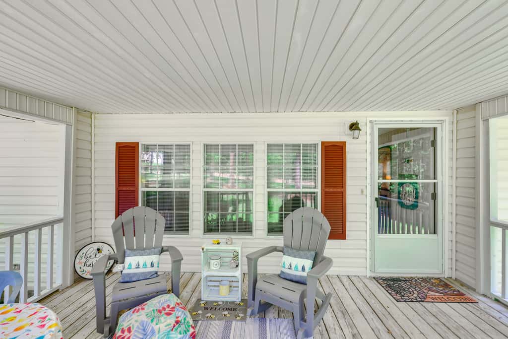 Pet-Friendly Sparta Retreat: Porches & Fire Pit!