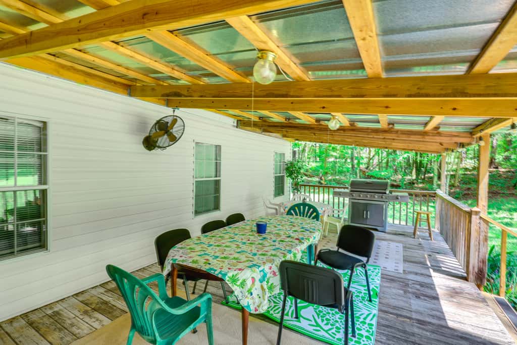 Pet-Friendly Sparta Retreat: Porches & Fire Pit!