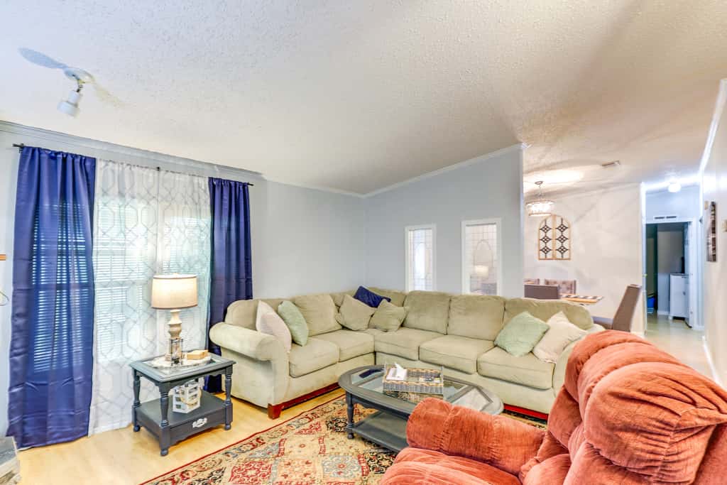 Pet-Friendly Sparta Retreat: Porches & Fire Pit!