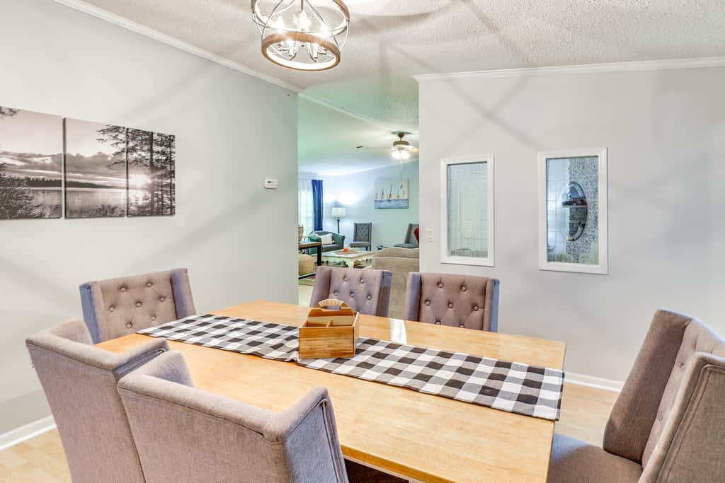 Pet-Friendly Sparta Retreat: Porches & Fire Pit!